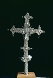 Prozessionskreuz, markiert NOE M.Guenca, c.1575-1600 (Silber teilvergoldet auf Holzsockel)